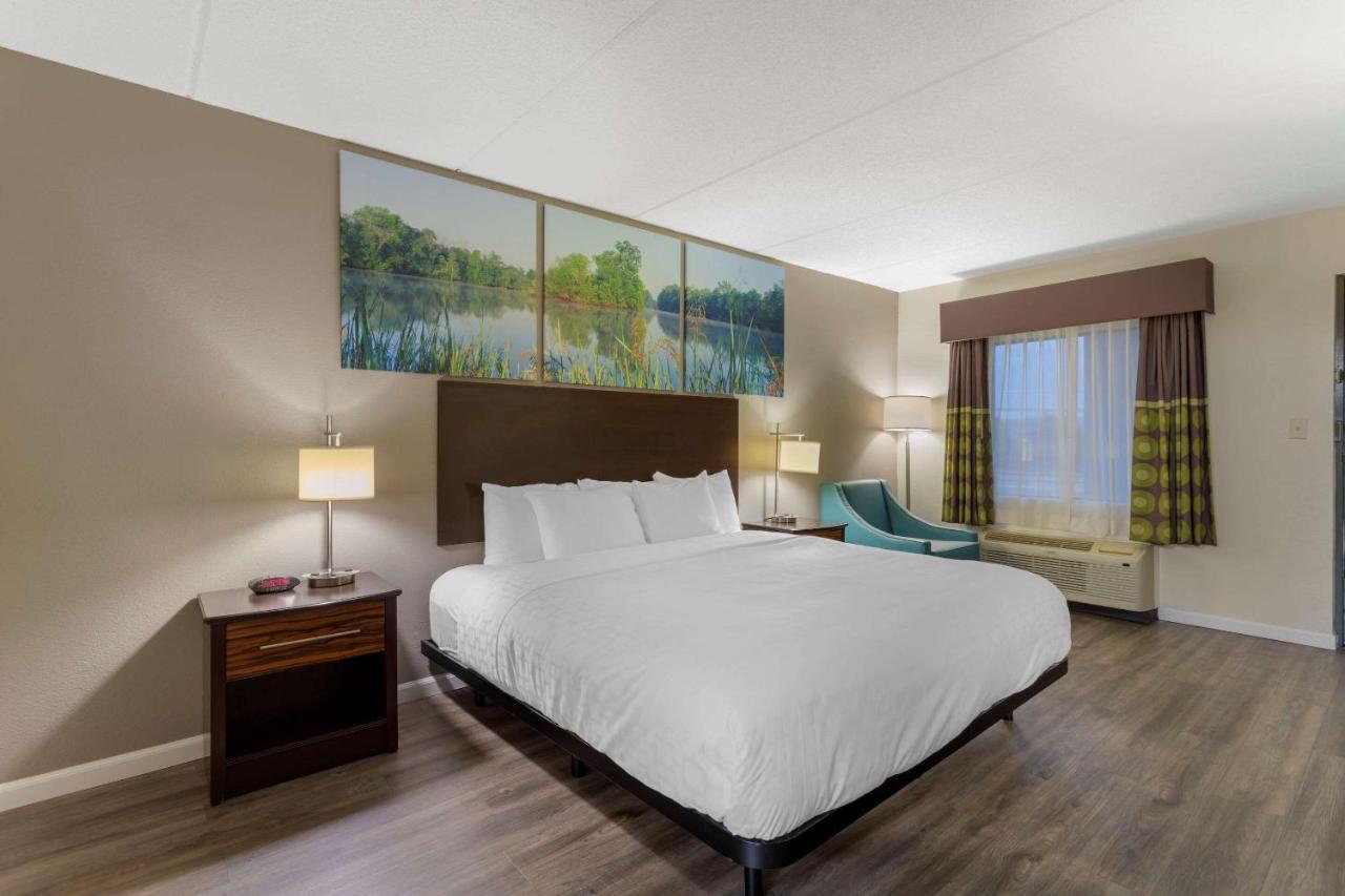Clarion Pointe By Choice 2*