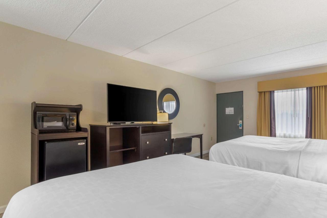 Clarion Pointe By Choice Hotel